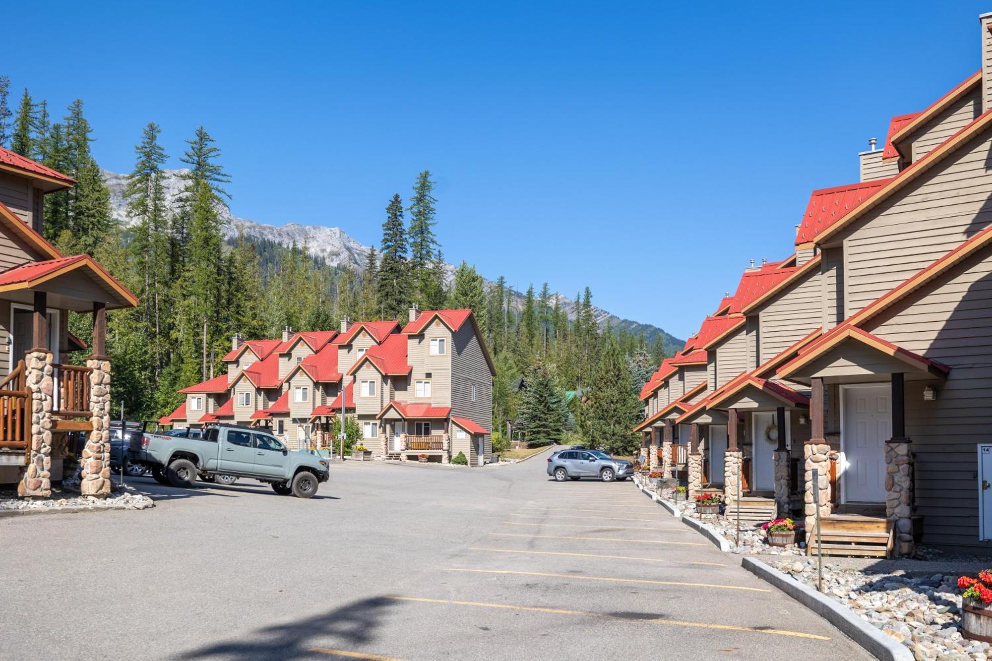 Stone Creek Chalets By Fernie Central Reservations Eksteriør billede