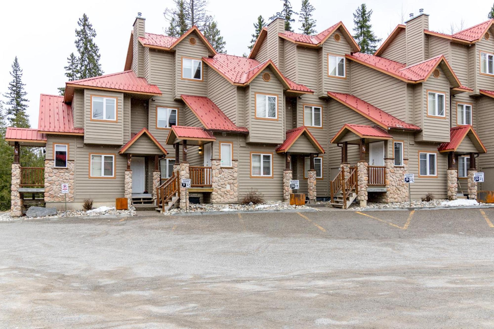 Stone Creek Chalets By Fernie Central Reservations Eksteriør billede